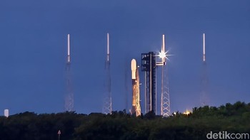 Peluncuran Satelit Nusantara Lima (SNL) milik PT Pasifik Satelit Nusantara (PSN) kembali mengalami penundaan. Rencananya, satelit ini akan diluncurkan pada 9 September 2025 pukul 20.02 waktu setempat (10 September 2025 pukul 07.02 WIB) di Cape Canaveral, Florida, Amerika Serikat. Namun, kondisi cuaca kembali menghambat misi ini. Foto: Adi Fida Rahman/detikINET