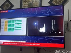 Momen Satelit Nusantara Lima 2 Kali Tunda Meluncur