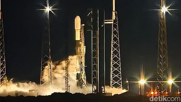 Persiapan peluncuran satelit nusantara lima