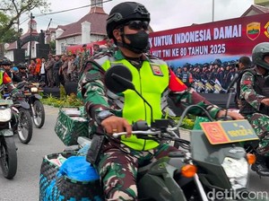 Ratusan Personel TNI/Polri Bagikan 28 Ton Beras Pakai Motor Hingga ke Langkat