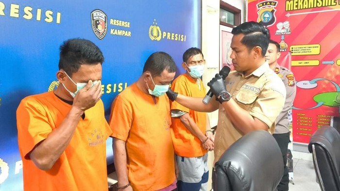 Konferensi pers Polres Kampar, terkait penangkapan tiga orang pembunuh Ketua SPTI Kampar, Suryono alias Kentung, Selasa (9/9/2025).
