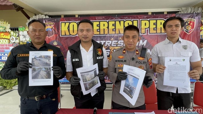Polres Rembang menggelar konferensi pers terkait kasus penemuan mayat ASN di Pantai Tasikagung, Rembang, Rabu (10/9/2025).