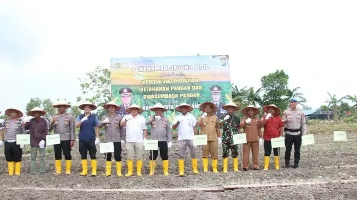 Polresta Barelang Tanam Jagung Pipil di Batam