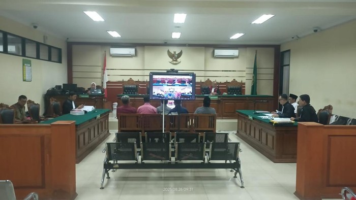 Proses sidang korupsi Dana Bos Ponorogo Rp 25 di Pengadilan Tipikor.