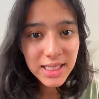 Di akun Instagramnya, wanita muda tersebut mengatakan telah terjadi kekerasan mengerikan, termasuk pemerkosaan dan pembunuhan kepada orang-orang di jalan yang menuntut keadilan.  Foto: Instagram @ruth._.khadka