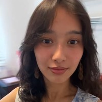 Dalam seruannya, Ruth menyoroti para pihak berwajib yang menargetkan anak-anak dan wanita daripada melindungi mereka.  “Lebih dari 30 orang dibunuh dan 150 terluka yang mana kebanyakan anak berseragam sekolah. Itu bukan membela diri tapi pembunuhan. Dan ini bukan krisis nasional tapi pelanggaran hukum internasional,” Foto: Instagram @ruth._.khadka