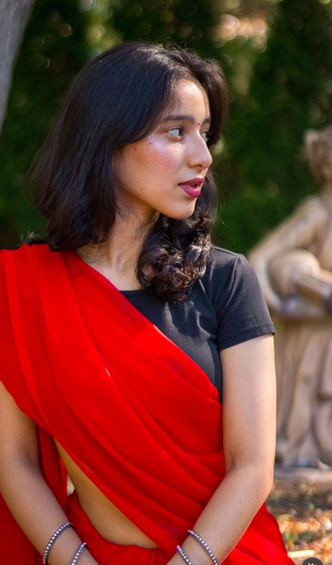 Aktivis Ruth Khadka jadi viral karena postingan yang mengungkap kondisi di Nepal. Setelah rangkaian demo berdarah dan berbagai kekacauan yang menewaskan paling tidak 19 orang, dikatakan bahwa kekerasan juga dilakukan pihak berwajib kepada para pendemo. Foto: Instagram @ruth._.khadka