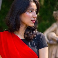 Aktivis Ruth Khadka jadi viral karena postingan yang mengungkap kondisi di Nepal. Setelah rangkaian demo berdarah dan berbagai kekacauan yang menewaskan paling tidak 19 orang, dikatakan bahwa kekerasan juga dilakukan pihak berwajib kepada para pendemo. Foto: Instagram @ruth._.khadka