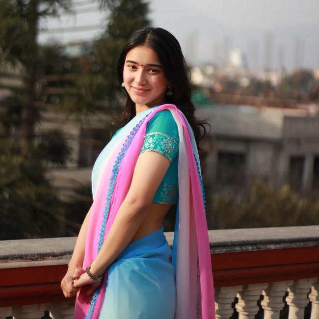 Selagi demonstrasi masih terjadi, Ruth mengaku masyarakat Nepal masih hidup dalam ketakutan untuk dibungkam. “Ayo kita bersuara. Sebarkan pesan ini dan minta tanggung jawab. Diam hanya akan melindungi para pelaku sedangkan kesadaran (akan masalah ini) bisa menyelamatkan nyawa,” tutupnya. kata Ruth. Foto: Instagram @ruth._.khadka