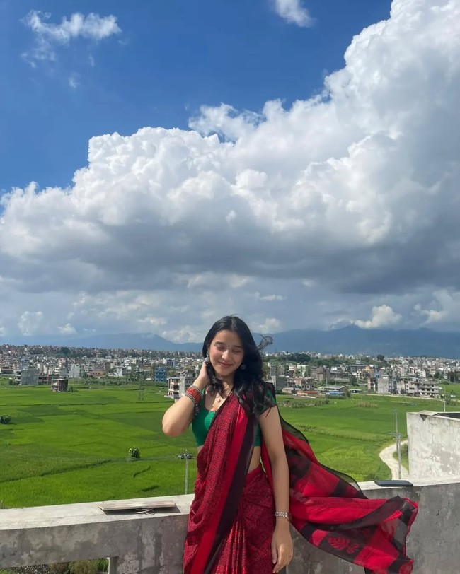 Dalam postingannya, Ruth turut memanggil organisasi-organisasi dunia, termasuk Unicef dan perlindungan hak asasi manusia untuk membawa kesadaran akan masalah tersebut dan membantu negaranya. Foto: Instagram @ruth._.khadka