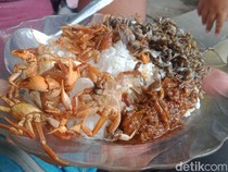 Mencicipi Sego Yuyu Sendang Sinongko Klaten, Ketam Gorengnya Kriuk Banget!