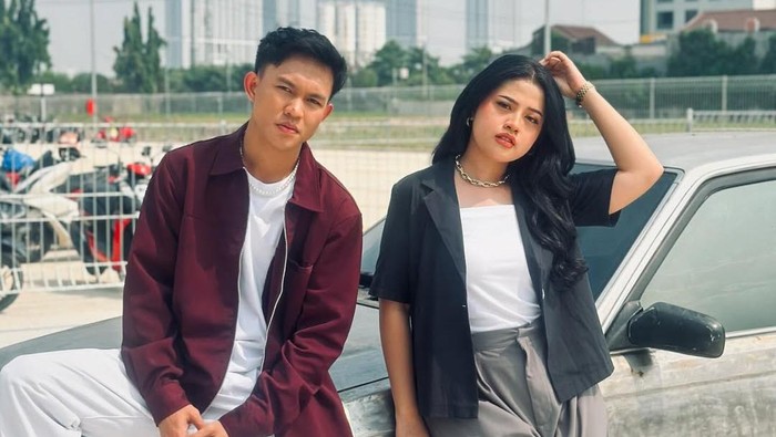 Shabrina Leanor dan Fajar Noor pada salah satu momen pemotretan.