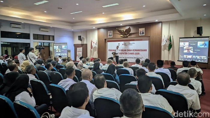 Simbolis pencanangan bulan dana kemanusiaan PMI Ciamis di Aula Setda Pemkab Ciamis.