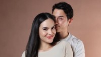 Pasangan selebriti Steffi Zamora dan Nino Fernandez membagikan kabar bahagianya. Pasangan aktris dan aktor ini bagikan foto kehamilan anak pertama mereka. Foto: Instagram/steffizamoraaa