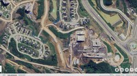 Gambaran lebih dekat bangunan-bangunan yang ada di IKN. Sebagian bangunan dan jalan masih berupa konstruksi setengah jadi. Foto: Tangkapan layar IKN via Google Earth