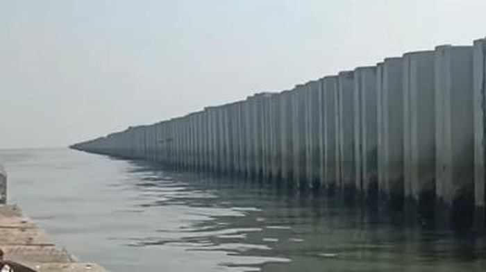 Tangkapan layar video viral tanggul beton di laut Cilincing