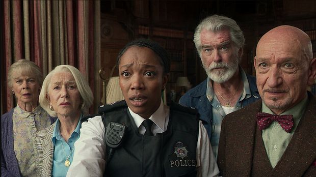 Cuplikan adegan dalam film The Thursday Murder Club.