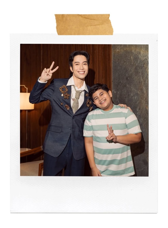 Melihat perubahan penampilan Vidi yang kulitnya kini jadi semakin putih, banyak netizen yang turut mendoakan kesembuhannya. “Kurusan tapi iya makin cakep, glowing, shimmering, splendid.. bismillaah setelah kemo selesai, penyakit ilang, badan sehat seperti semula, aamin ya Allah,” komentar salah seorang netizen. Foto: Instagram/@vidialdiano