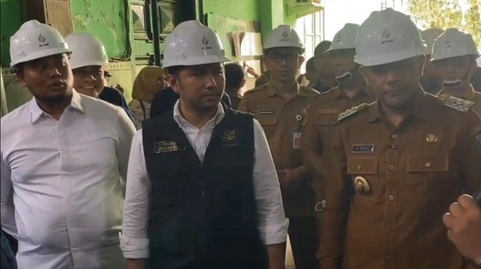 Wagub Jatim Emil Dardak saat sidak di PG Gending Probolinggo