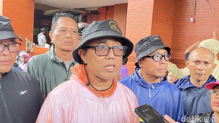 Wali Kota Denpasar I Gusti Ngurah Jaya Negara usai meninjau Pasar Kumbasari, Denpasar, Rabu (10/9/2025)