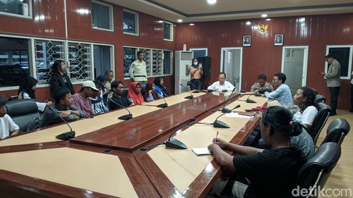 Warga lingkar KEK Mandalika datangi kantor Gubernur NTB, Rabu (10/9/2025). (Ahmad Viqi/detikBali)