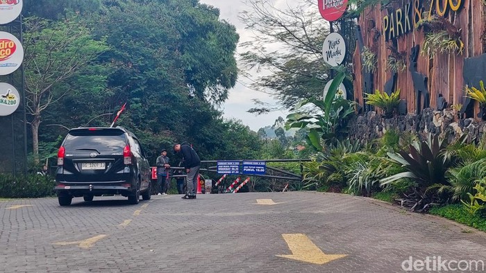 Wisatawan hendak berkunjung ke Lembang Park & Zoo