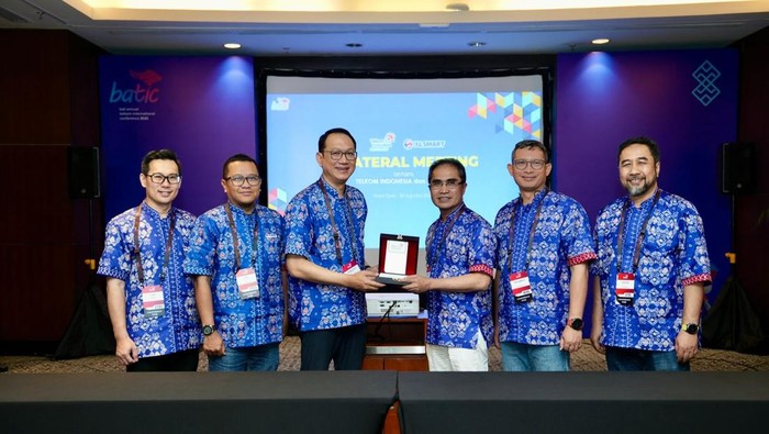 XLSmart menandatangani kesepakatan strategis dengan Telkom terkait monetisasi trafik.