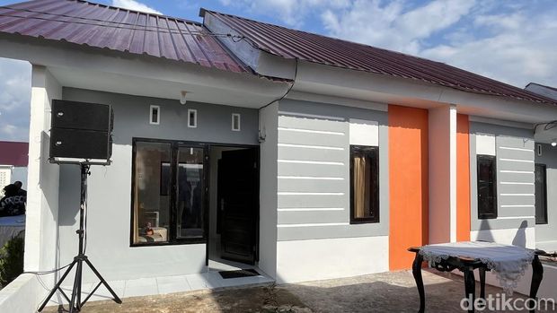 4 keluarga korban demo ricuh di Makassar mendapat bantuan rumah dari pemerintah. 4 keluarga korban demo ricuh di Makassar mendapat bantuan rumah dari pemerintah.