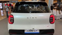 AION UT resmi dijual dengan harga Rp 325 juta buat varian Standard dan Rp 363 juta untuk varian Premium. Harga tersebut berstatus on the road Jakarta. Foto: Luthfi Anshori/detikOto