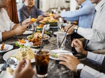 Ini Alasan Resto Halal Larang Pengunjung Bawa Makanan & Hewan Peliharaan