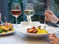 Jangan Ditanyakan Lagi Ya! 4 Hal Ini Bikin Pelayan Restoran Kesal