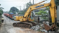Kemacetan ini disebabkan pengerjaan galian di Jalan Pangkalan 5 yang menyempit, sehingga truk harus bergantian lewat dengan sistem buka tutup. Kemacetan ini disebabkan pengerjaan galian di Jalan Pangkalan 5 yang menyempit, sehingga truk harus bergantian lewat dengan sistem buka tutup.