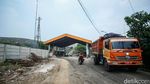 Antrean 7 Jam Truk Sampah Bikin Macet Bantargebang