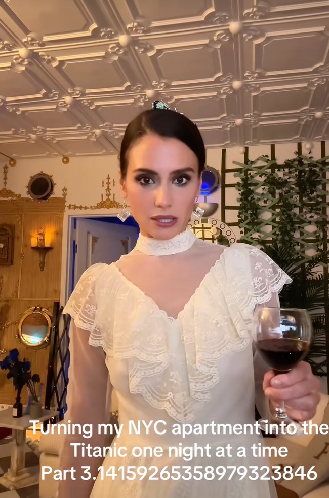 Ia bermimpi menghadirkan pameran imersif layaknya Sleep No More, agar orang lain juga bisa merasakan pengalaman menyusuri “kapal” yang ia bangun. “Akan sangat keren jika saya bisa membuat apartemen tiruan, lalu memasukkan semua dekorasi Titanic ke sana supaya orang bisa menjelajahinya,” ungkapnya, seperti dikutip dari People.  Foto: dok. TikTok @titanicapartment
