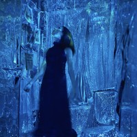 Meski tak pernah menghitung total biaya, ia menyebut salah satu belanja termahalnya adalah sebuah patung malaikat seharga US$ 900 atau Rp 14 juta. Boll kerap membagikan proses dekorasi apartemennya di TikTok dan Instagram. Ia juga meminta masukan dari para pengikutnya dan membagikan reaksi teman-tema saat pertama kali melihat apartemen unik itu. Foto: dok. TikTok @titanicapartment