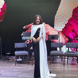 Asrilia Tampil Penuh Warna di Album Terbaru