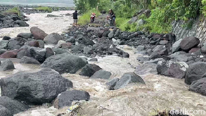 Banjir lahar Gunung Semeru