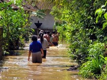 135 Jiwa di Karangasem Mengungsi Akibat Banjir, Kerugian Capai Rp 1,8 Miliar