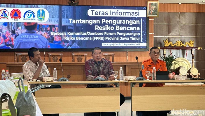 Sriyono, Kabid Kedaruratan-Logistik BPBD Jatim saat konferensi pers