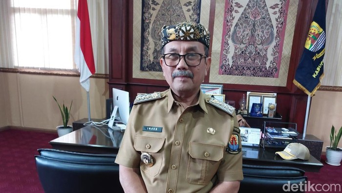 Bupati Cirebon Imron Rosyadi.