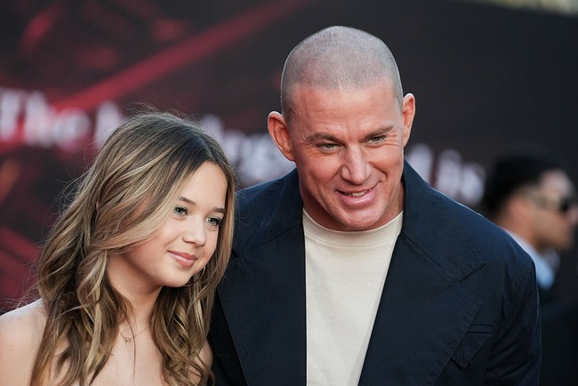 “Cerita itu penting. Sangat, sangat penting. Dan yang satu ini, khususnya bagi saya dan putri saya, punya arti besar,” ungkapnya. Everly diketahui merupakan penggemar berat anime, terutama Demon Slayer. Foto: Variety via Getty Images/JC Olivera