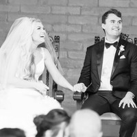 Setelah bertunangan pada Desember 2020, pasangan ini menggelar pernikahan intim tanpa pengiring pengantin.  Foto: dok. Instagram @charliekirk1776 @mrserikakirk