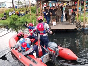 Pria Cilincing yang Tercebur Sungai Saat Naik Perahu Eretan Ditemukan Tewas