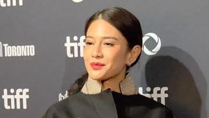 Dian Sastro Pakai Bros One Piece Bikin Heboh Netizen