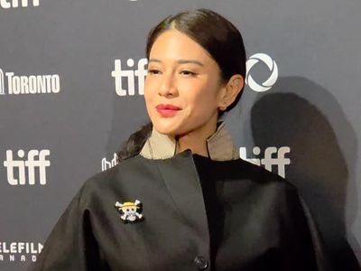 Dian Sastro Pakai Bros One Piece Bikin Heboh Netizen