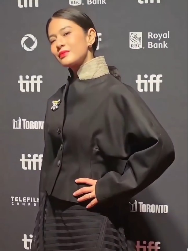 Penampilannya sontak jadi sorotan. Seperti diketahui, One Piece menjadi salah satu karya terpopuler di dunia manga dan anime, serta memiliki banyak penggemar fanatik. Foto: Instagram/@theraldisastr @greenlightpictures