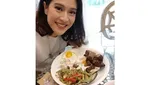 Dian Sastro Hobi Kulineran Makanan Lokal, dari Soto hingga Bubur Ayam