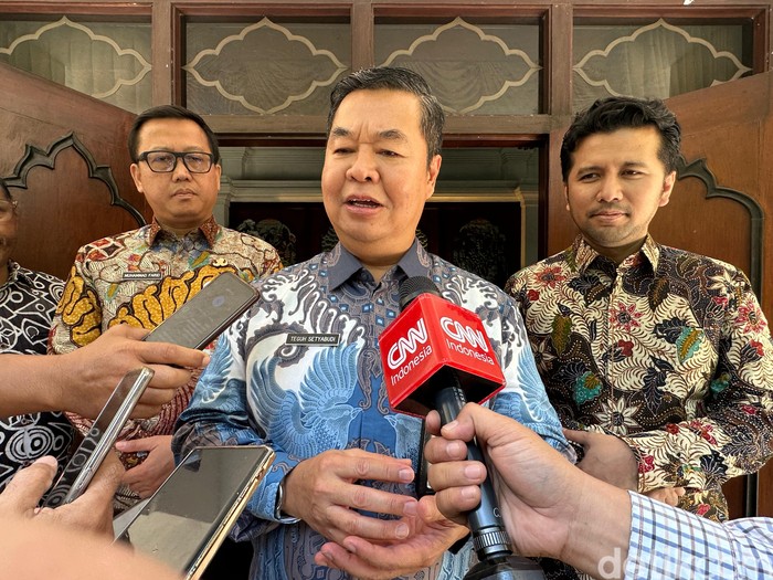 Direktur Jenderal Kependudukan dan Pencatatan Sipil (Dukcapil) Kementerian Dalam Negeri Teguh Setyabudi di Kantor Gubernur Jatim
