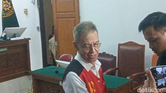 Fariz RM saat menjalani sidang vonis kasus narkoba di Pengadilan Negeri Jakarta Selatan, Kamis (11/9/2025).