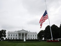 Penampakan Gedung Putih Kibarkan Bendera AS Setengah Tiang Usai Charlie Kirk Tewas Ditembak